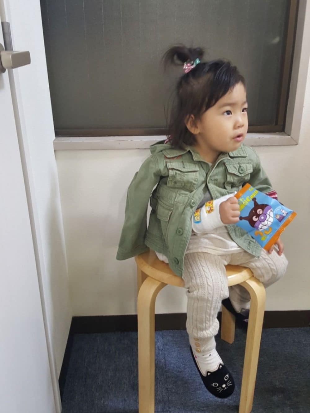 「秋コーデ、2歳、キッズファッション、女の子」｜「OLD NAVYのアイテム（シューズ、ブラック系）」を使った、はすさん（キッズ・70cm）の秋コーディネートの1枚目の写真