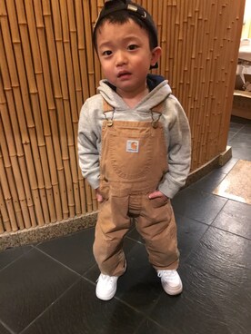 「Carhartt（カーハート）のアイテム（サロペット/オーバーオール）」を使った、すいぼーいさん（キッズ・100cm）の冬コーディネート