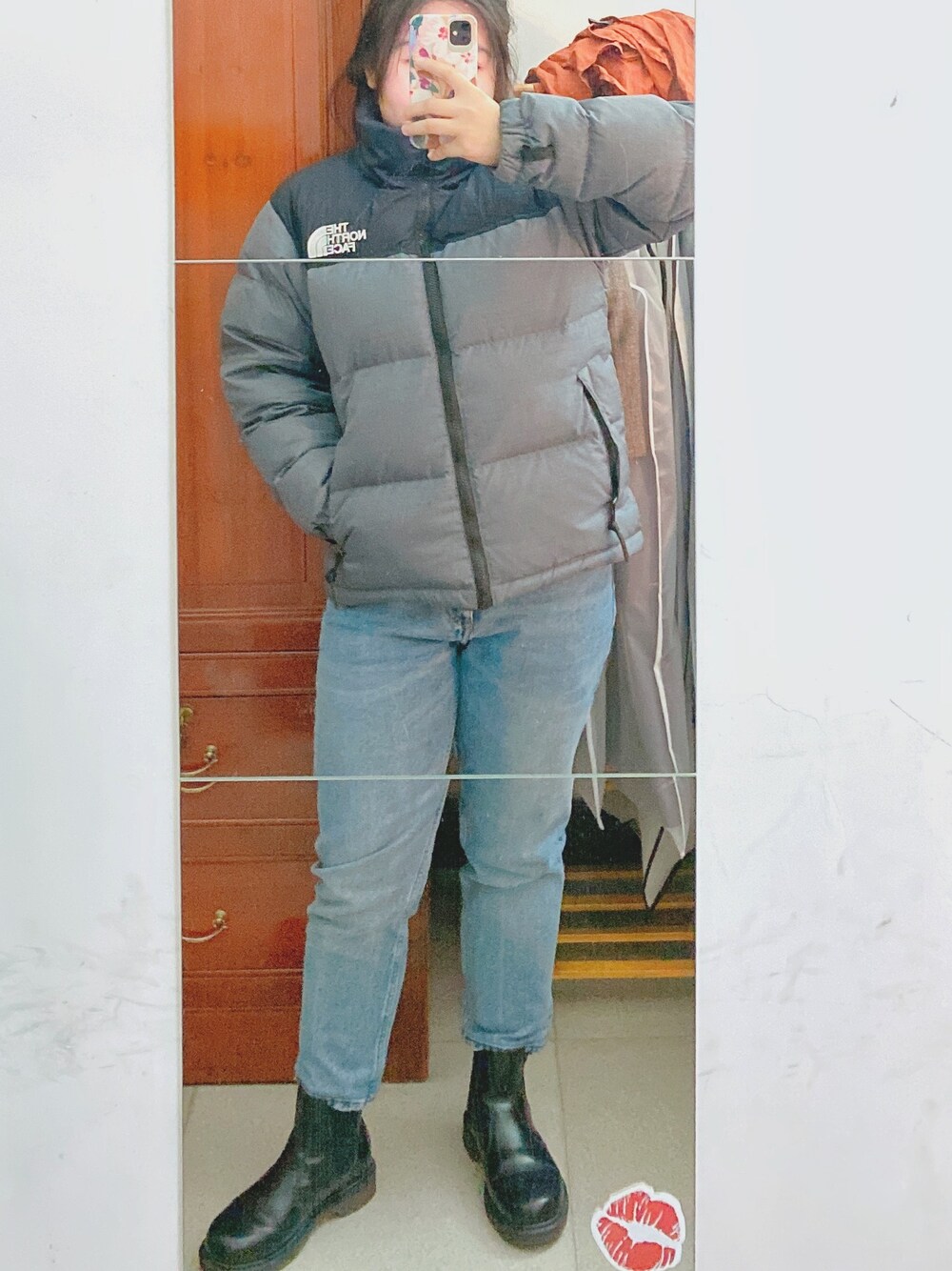 「THE NORTH FACEのアイテム（ダウンジャケット/コート、グレー系）」を使った、FALA.さん（レディース・153cm）の冬コーディネートの1枚目の写真