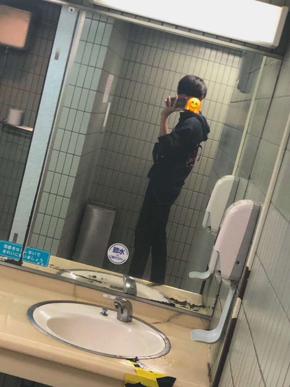 「シンプル、秋コーデ、キレイめ、おしゃれさんと繋がりたい、プチプラ、スキニーデニム、大学生、いいね、save、フォローお願いします🤑、黒」｜「VONZIPPERのVON ZIPPER メンズ LOCK FORD プルオーバーパーカ（パーカー、ブラック系）」を使った、がたくんさん（メンズ・178cm）の秋コーディネートの1枚目の写真