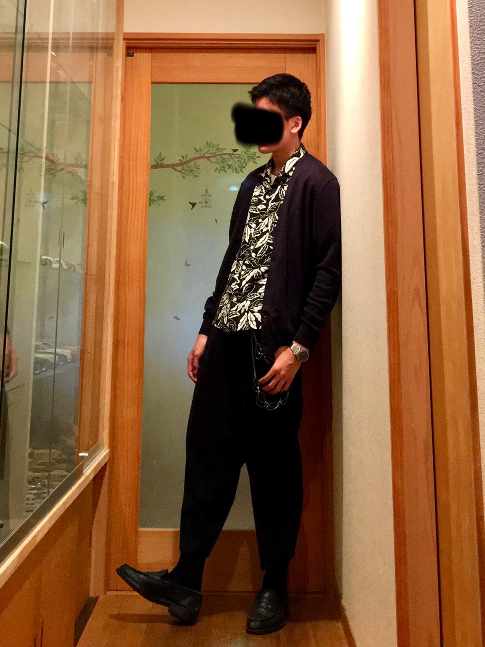 「カジュアルコーデ、今日のコーデ、ゆるコーデ、ブラックコーデ、モード、アンクルパンツ、黒、HARE、ワイドパンツ、テーパードパンツ」｜「UNIQLOのエアリズムUVカットカーディガン（長袖）（カーディガン/ボレロ、ブラック系）」を使った、耳小骨さん（メンズ・180cm）の夏コーディネートの1枚目の写真