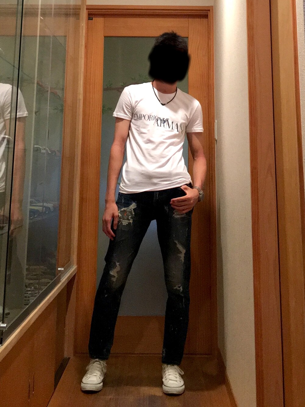 「夏だ！Tシャツ着よう！、夏コーデ、ラフ、シンプル、カジュアルコーデ、ストリート、converse、Tシャツ、白Tシャツ」｜「EMPORIO ARMANIのアイテム（Tシャツ/カットソー、ホワイト系）」を使った、耳小骨さん（メンズ・180cm）の夏コーディネートの1枚目の写真