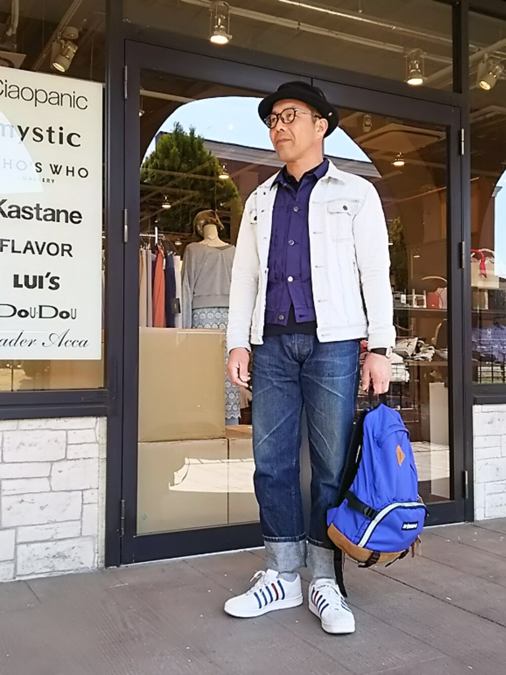 「CA4LAのアイテム（ハット、ブラック系）」を使った、カツイッちゃんさん（メンズ・173cm）の春コーディネートの1枚目の写真