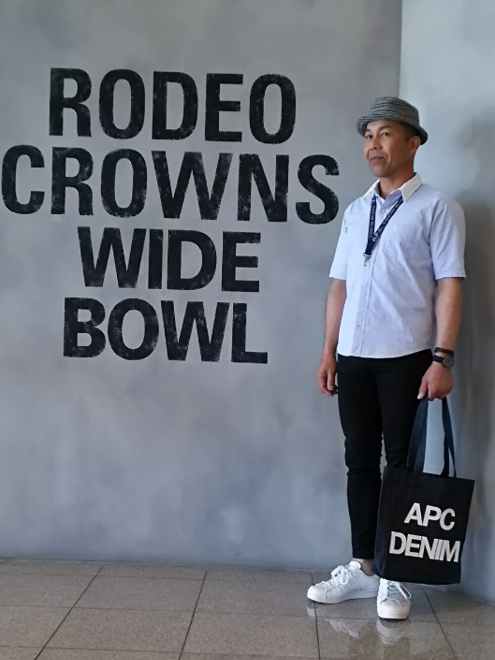 「A.P.C.のアイテム（ハット、グレー系）」を使った、カツイッちゃんさん（メンズ・173cm）の春コーディネートの1枚目の写真