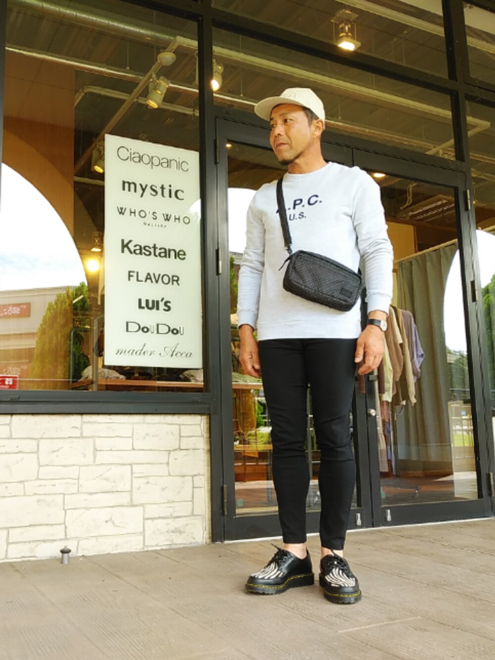 「ラブアンドピース2019、おしゃれさんと繋がりたい、シンプル、秋コーデ」｜「A.P.C.のアイテム（キャップ、ベージュ系）」を使った、カツイッちゃんさん（メンズ・173cm）の秋コーディネートの1枚目の写真