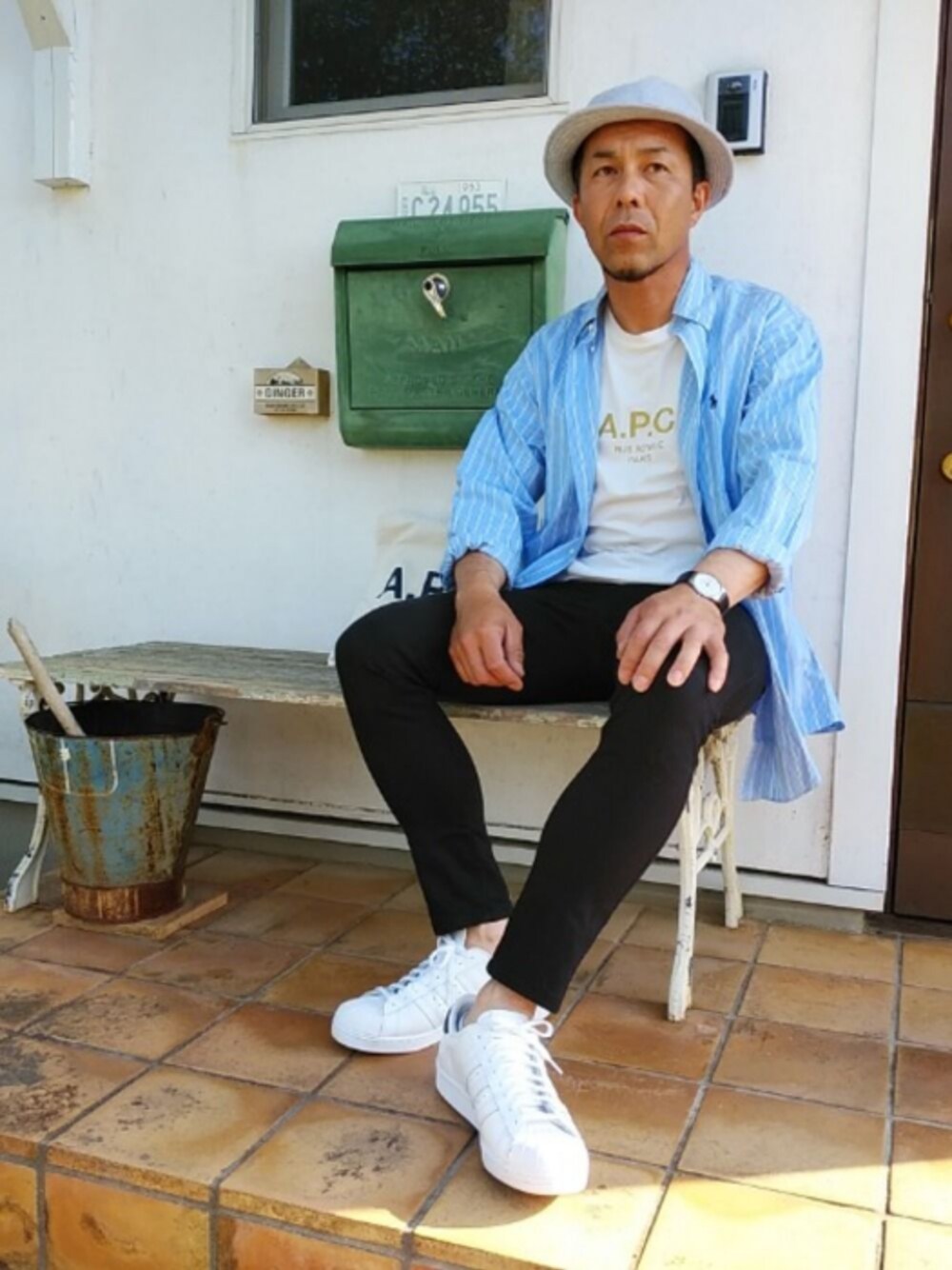 「シンプルコーデ、年末WEAR感謝祭」｜「CIAOPANICのアイテム（ハット、グレー系）」を使った、カツイッちゃんさん（メンズ・173cm）の春コーディネートの1枚目の写真