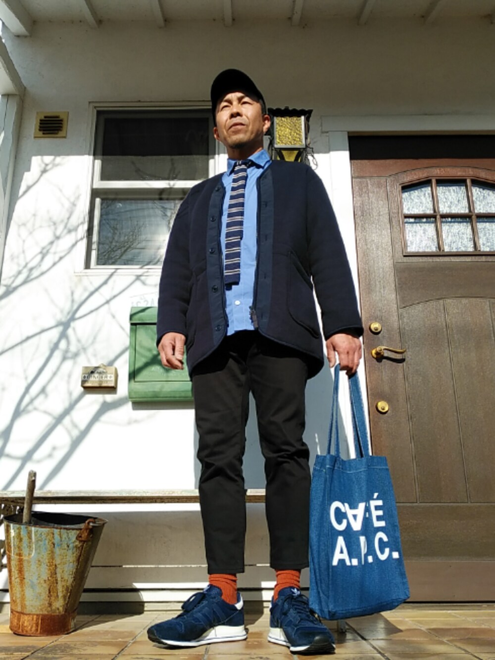 「冬アウター着回しチャレンジ、休日スタイル、おしゃれさんと繋がりたい、今日のコーデ、大人コーデ」｜「UNIQLOのアイテム（ミリタリージャケット、ブルー系）」を使った、カツイッちゃんさん（メンズ・173cm）の冬コーディネートの1枚目の写真