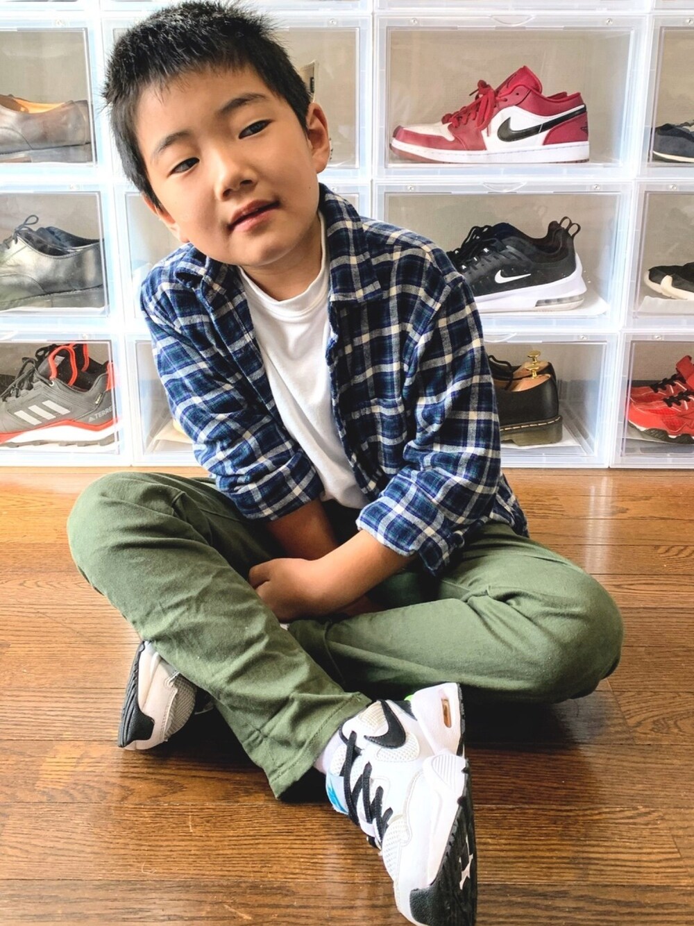 「ネルシャツ、ユニクロ、ナイキスニーカー、キッズコーデ、エアマックス、男の子コーデ、ユニクロコーデ」｜「UNIQLOのKIDS フランネルチェックシャツ（長袖）  432032（シャツ/ブラウス、グリーン系）」を使った、りょうせいbobさん（キッズ・125cm）の秋コーディネートの1枚目の写真