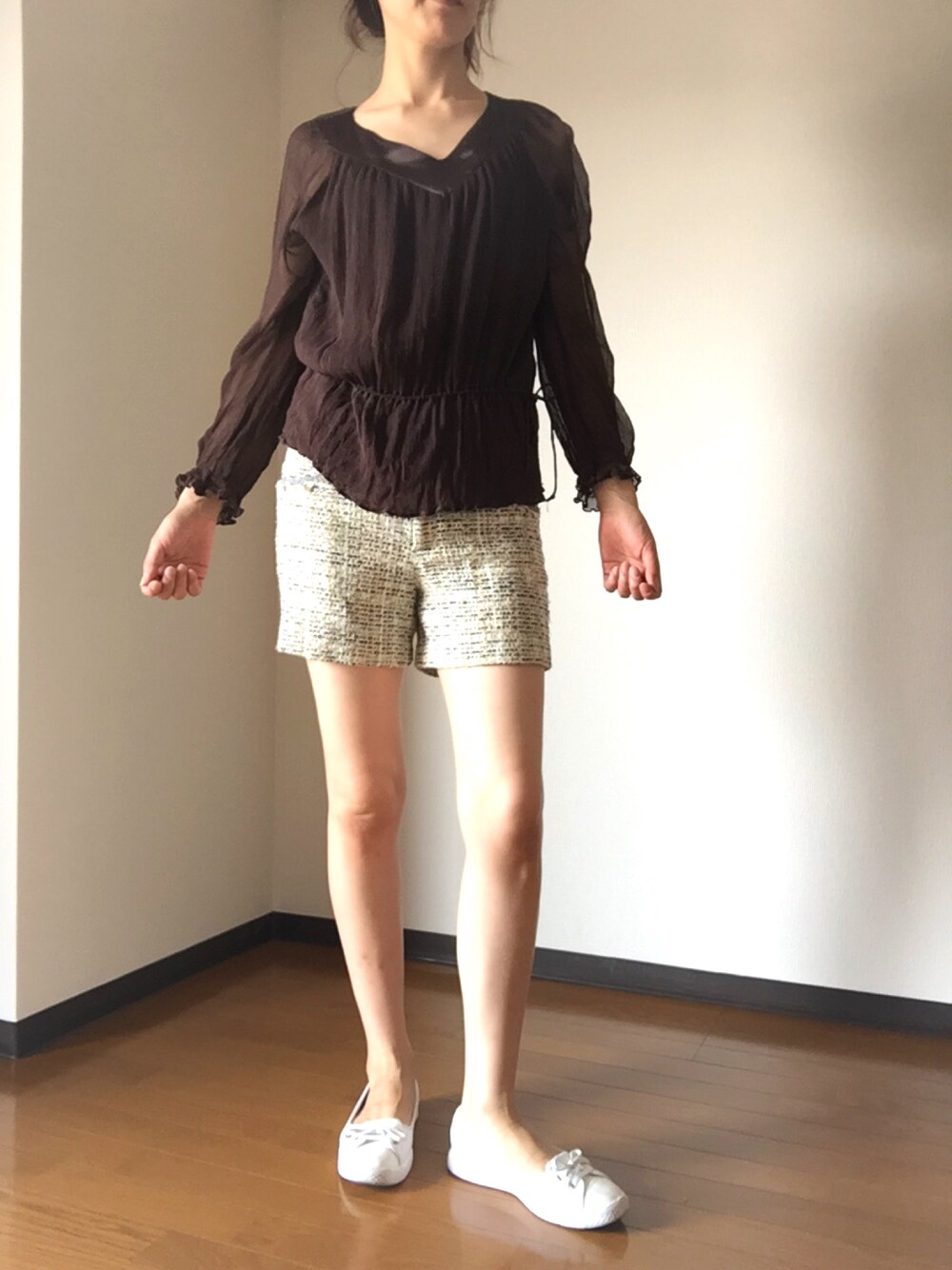 「casual、sneakers、summer、近くにお買い物」｜「DES PRESのアイテム（その他トップス、ブラウン系）」を使った、SKさん（レディース・166cm）の春コーディネートの1枚目の写真