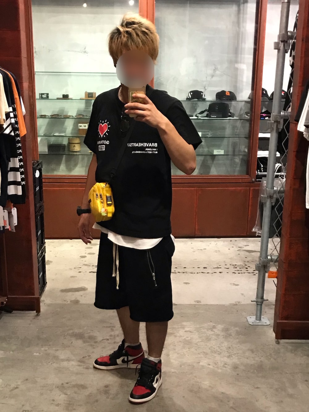 「ゴッサム、gotham、mnml、サルエルパンツ、ショートパンツ、NIKE、エアジョーダン、AIR JORDAN、ストリート系」｜「GOTHAMのアイテム（Tシャツ/カットソー、ブラック系）」を使った、けんけんさん（メンズ・175cm）の夏コーディネートの1枚目の写真