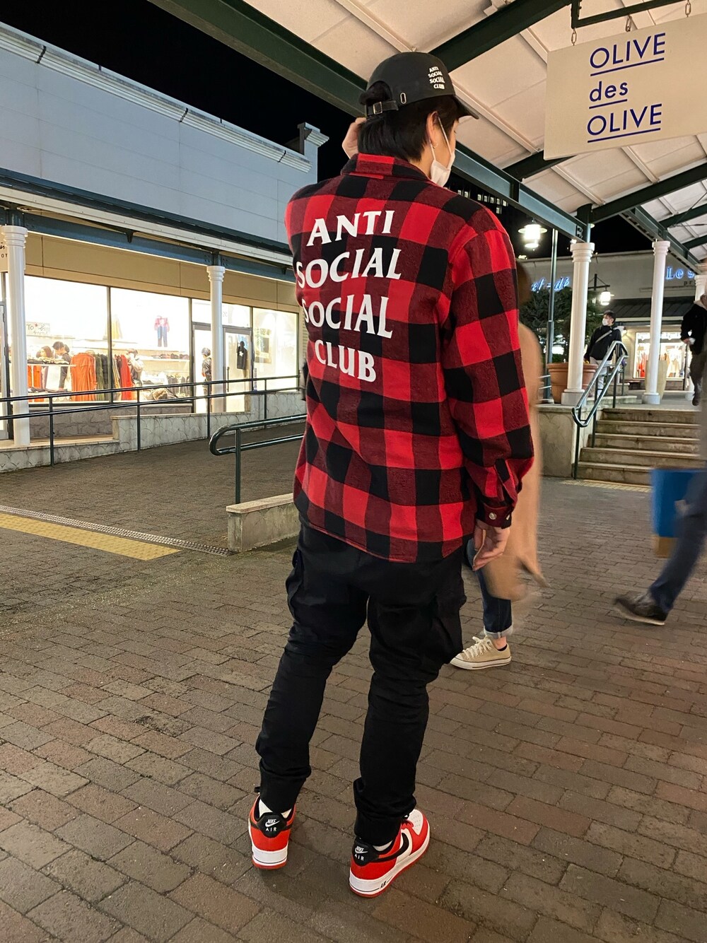 「antisocialsocialclub、ネルシャツ、ジョガーパンツ、カーゴパンツ、H&M、NIKE、エアフォースワン、airforce1、ストリート、ストリート系」｜「ANTI SOCIAL SOCIAL CLUBのアイテム（キャップ、ブラック系）」を使った、けんけんさん（メンズ・175cm）の冬コーディネートの1枚目の写真