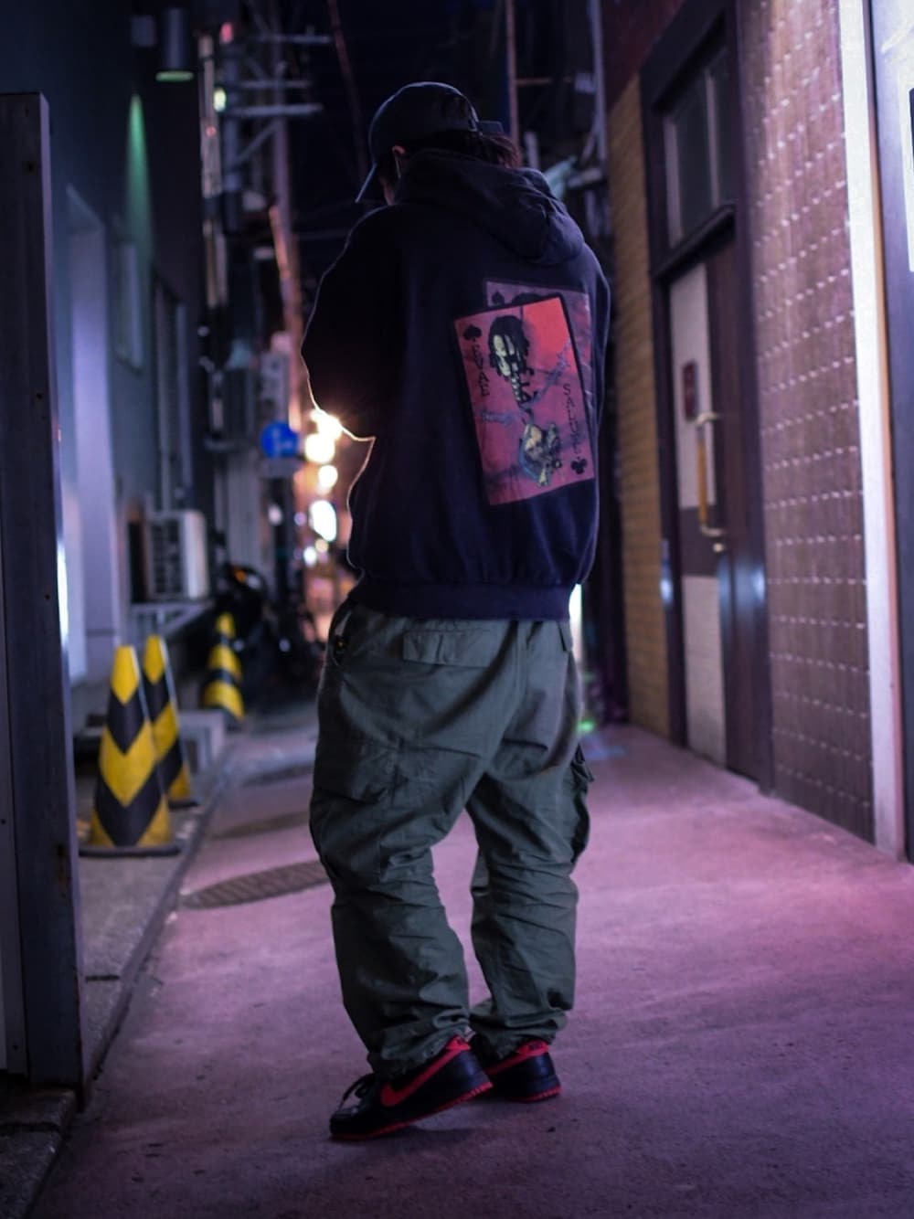 「salute、back number、カーゴパンツ、NIKE、dunk、ダンク、スニーカー、ストリート、ストリート系、スニーカー好きと繋がりたい」｜「NIKEの【NIKE/ナイキ】フーチュラウォッシュドキャップ/807074（キャップ、ブラック系）」を使った、けんけんさん（メンズ・175cm）の春コーディネートの1枚目の写真