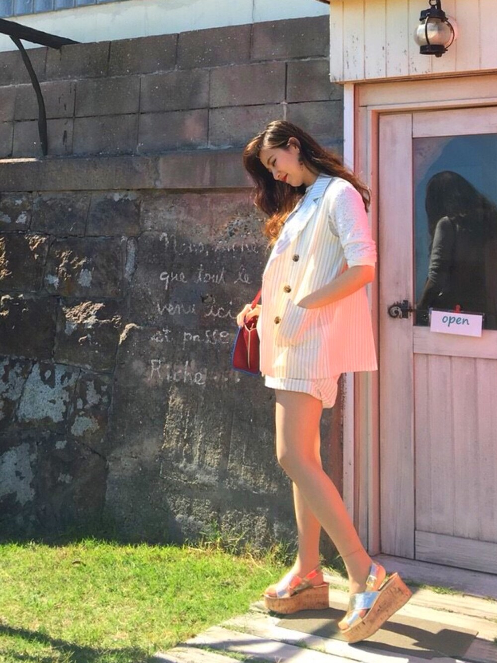「夏セールで買いました、プチプラ、セットアップ、セット、ストライプ、夏コーデ」｜「FENDIのFendi - 3Jours 斜めがけバッグ ミニ - women - カーフレザー - ワンサイズ（ショルダーバッグ、レッド系）」を使った、yさん（レディース・158cm）の夏コーディネートの1枚目の写真