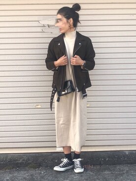 「ワンピース×スニーカー」｜「アイテム（ライダースジャケット）」を使った、NANAさん（レディース・162cm）の秋コーディネート