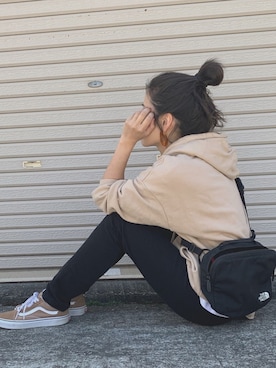 「DHOLIC（ディーホリック）のアイテム（パーカー）」を使った、NANAさん（レディース・162cm）の春コーディネート