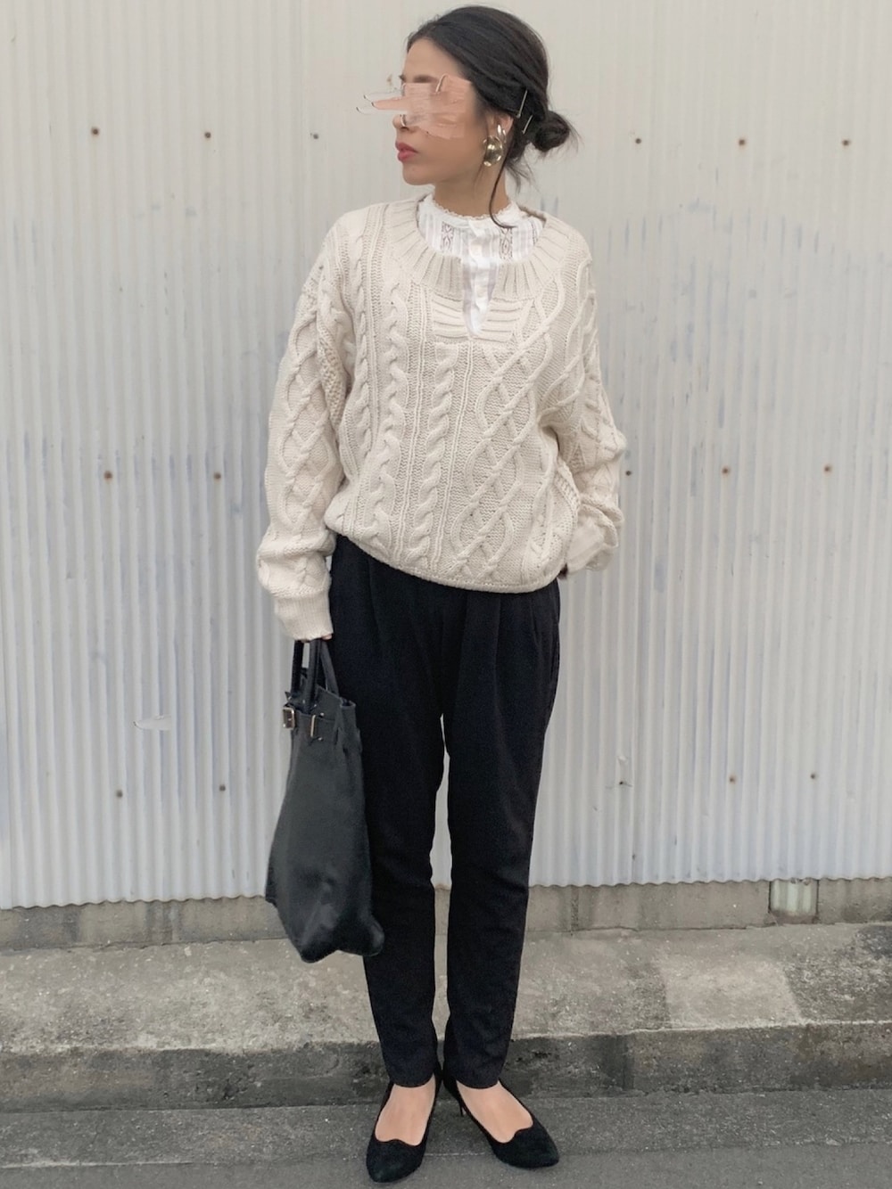 「年末WEAR感謝祭、カジュアルコーデ、大人ガーリー、冬、クリスマスコーデ」｜「titivateのｹｰﾌﾞﾙ編みｷｰﾈｯｸﾆｯﾄﾌﾟﾙｵｰﾊﾞｰ（ニット/セーター、ホワイト系）」を使った、NANAさん（レディース・162cm）の冬コーディネートの1枚目の写真