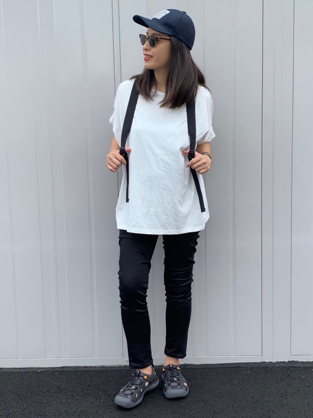 「SOLRSANDAL、staycoolwithKEENsandal、keen、キーン、カジュアル、休日スタイル、リラックススタイル、ootd、オトナカジュアル」｜「KEENのSOLR SANDAL / ソーラー サンダル（サンダル、ブラック系）」を使った、NANAさん（レディース・162cm）の夏コーディネートの1枚目の写真