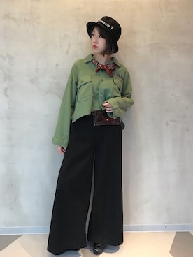 「ショート丈トップス」｜「アイテム（ミリタリージャケット）」を使った、RASVOA STAFFさん（レディース・160cm）の秋コーディネート