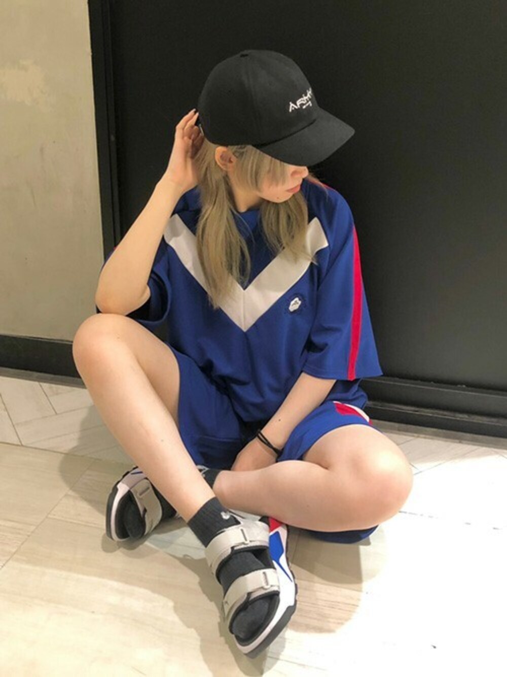 「セットアップ、キャップ、ジャージ、PUMA、SET UP、学校、プーマ、school、ラスボア、RSVOA」｜「RASVOAのスマイル？スクールセットアップジャージ（セットアップ、ブルー系）」を使った、RASVOA STAFFさん（レディース・162cm）の春コーディネートの1枚目の写真