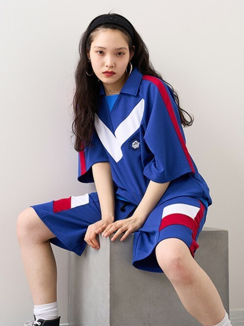 「セットアップ、ヘアバンド、スクールガール、ジャージ、ハーフパンツ、SET UP、ジャージーパンツ、スマイル、RASVOA、ラスボア」｜「RASVOAのスマイル？スクールセットアップジャージ（セットアップ、ブルー系）」を使った、RASVOA STAFFさん（レディース・164cm）の夏コーディネートの1枚目の写真