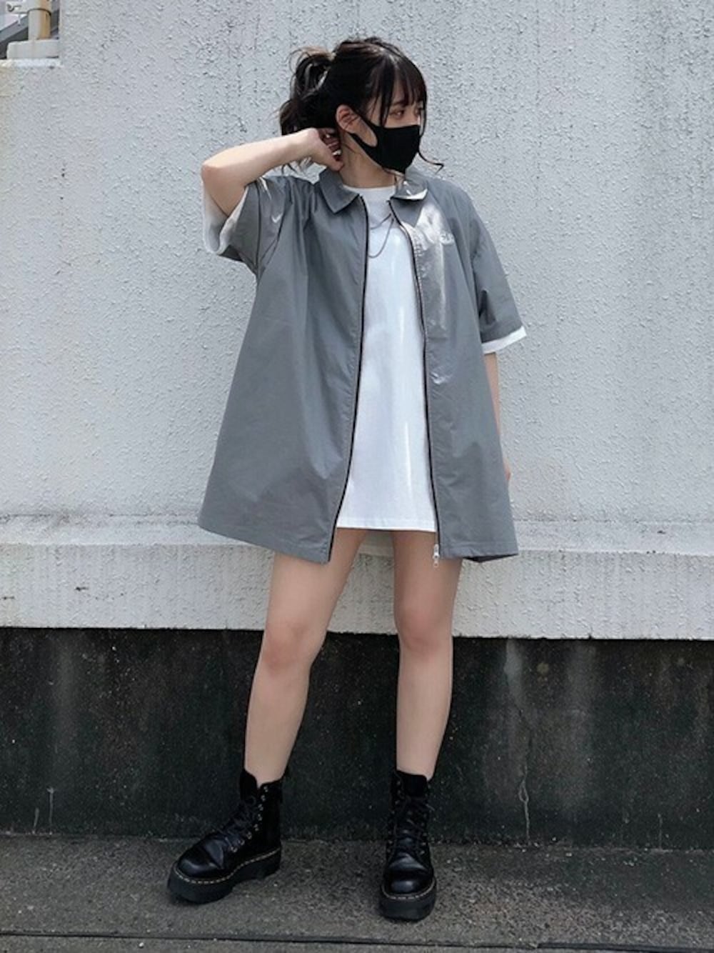 「２ＷＡＹ、ワンポイント、シャツスタイル、刺繍シャツ、ビッグシャツ、Tシャツワンピ、ビッグT、RASVOA、オーバーシャツ、ラスボア」｜「RASVOAのダブルジップリップストップシャツワンピース（ワンピース、ブラック系）」を使った、RASVOA STAFFさん（レディース・159cm）の夏コーディネートの1枚目の写真
