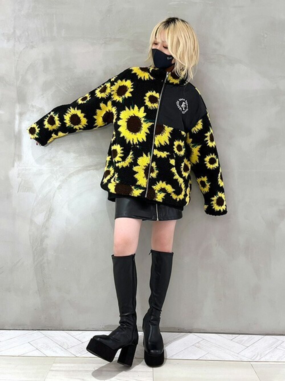 ジャケット/アウターを使った「ひまわり柄」の人気ファッション