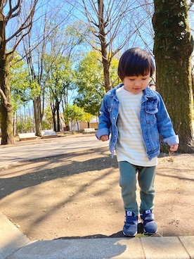 「TOMMY HILFIGER（トミーヒルフィガー）のアイテム（ジャケット/アウター）」を使った、HNT さん（キッズ・90cm）の春コーディネート
