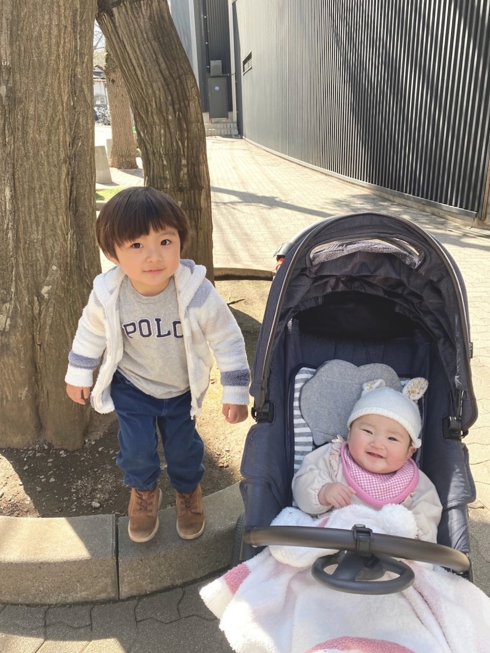 「キッズファッション、男の子、兄妹コーデ、ボーダー」｜「gelato piqueの'スムーズィー'4ボーダー kids パーカ（パーカー、ブルー系）」を使った、HNT さん（キッズ・90cm）の春コーディネートの1枚目の写真