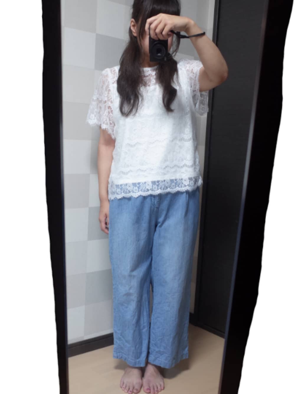「レース、Honeys、デニムパンツ、夏コーデ」｜「Honeysのチョーカー付プルオーバー（Tシャツ/カットソー、ホワイト系）」を使った、r i  ***さん（レディース・159cm）の夏コーディネートの1枚目の写真
