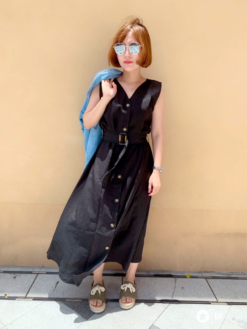 「summer、ootd」｜「elfのアイテム（ジャンパースカート、ブラック系）」を使った、Yantong Liouさん（レディース・158cm）の夏コーディネートの1枚目の写真