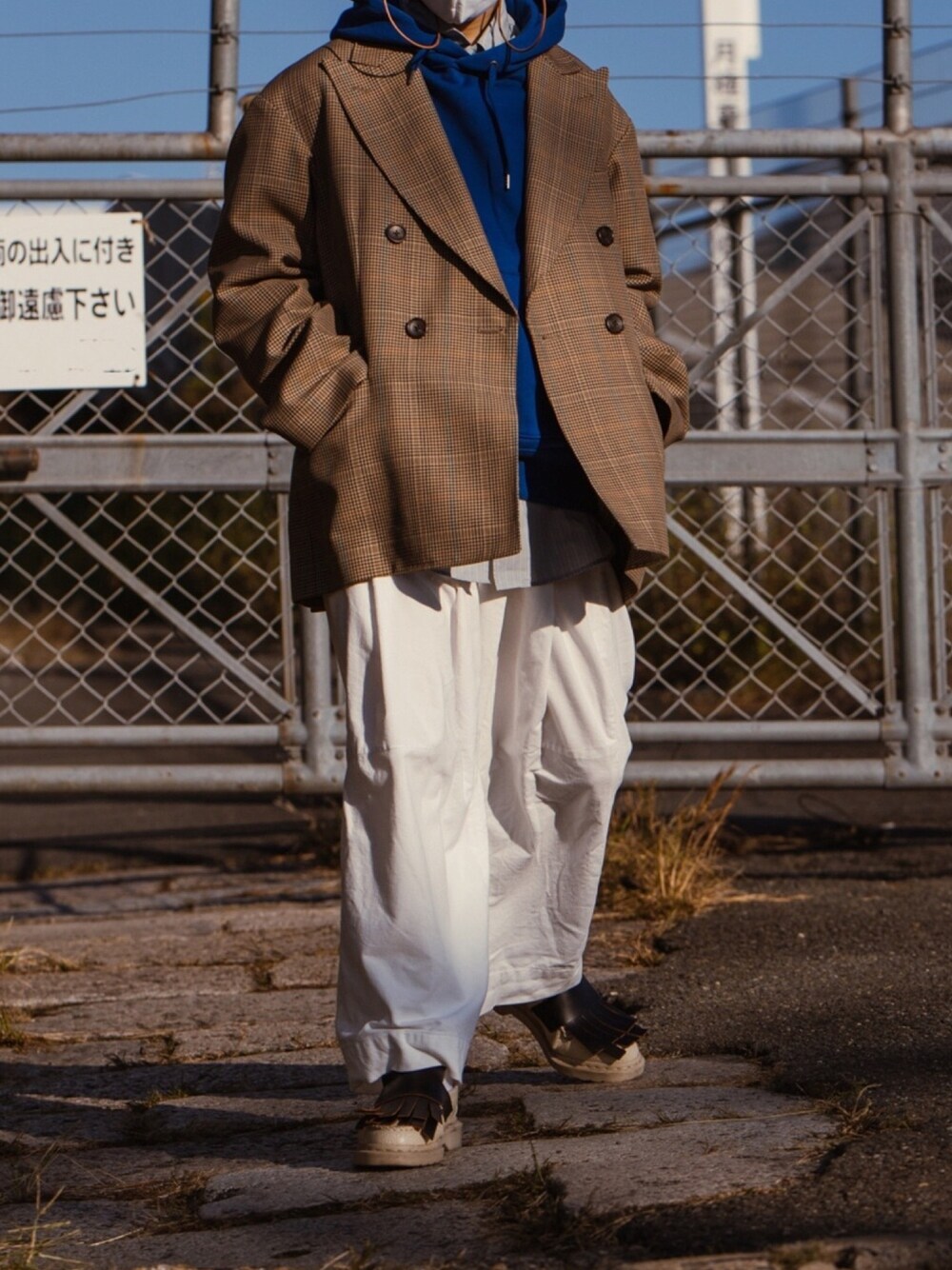 「オーバーサイズ、ビックシルエット、パーカー、ダブルジャケット、ドメスティックブランド、ローファー、ストリートMIX、ワイドパンツ、低身長、秋コーデ」｜「RAINMAKERのアイテム（テーラードジャケット、ベージュ系）」を使った、てんちさん（メンズ・165cm）の秋コーディネートの1枚目の写真