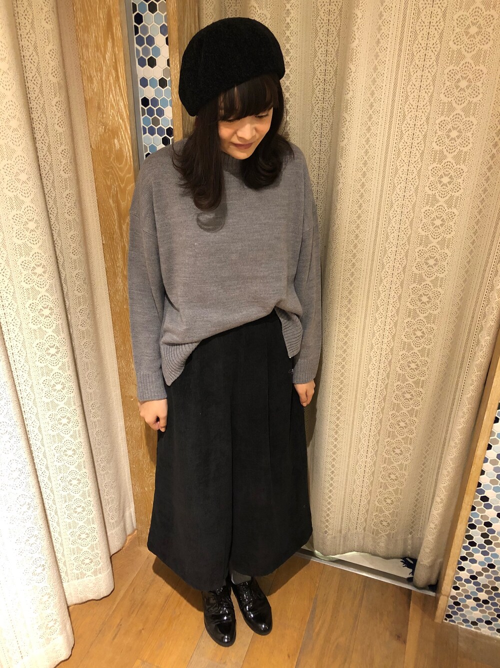 「アースミュージック＆エコロジー、セットアイテム、ハイネックニット、コーデュロイパンツ」｜「earth music&ecologyのアイテム（オールインワン・サロペット、グレー系）」を使った、kaede☺︎さん（レディース・165cm）の秋コーディネートの1枚目の写真