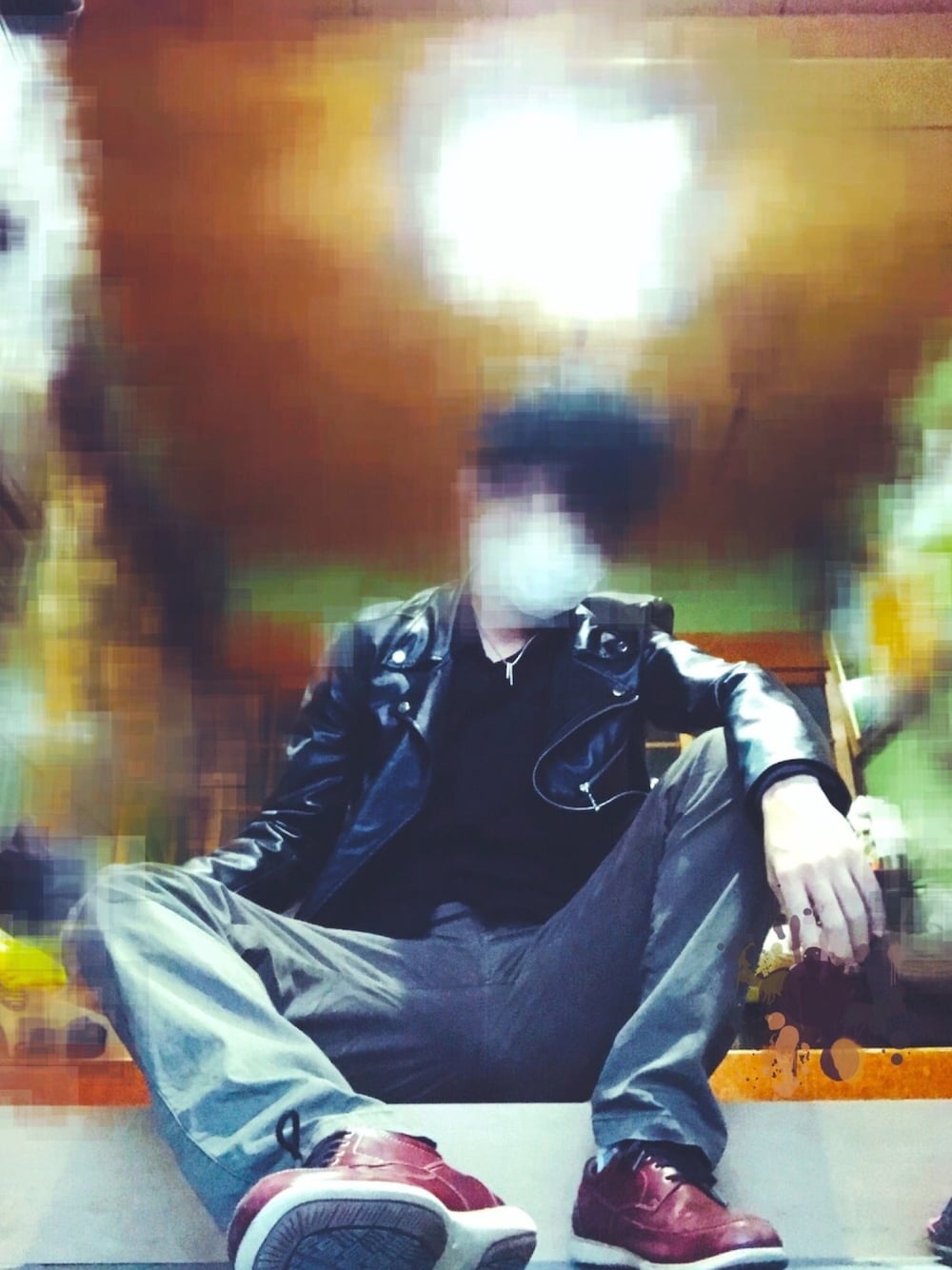 「春コーデ、おしゃれさんと繋がりたい、シャツスタイル、UNIQLO、armaniexchange、黒シャツ、ライダース、ライダース好きと繋がりたい、大学生、黒×緑」｜「ARMANI EXCHANGEの【AXアルマーニ エクスチェンジ】コーデュロイ スリムシャツ（シャツ/ブラウス、ブラック系）」を使った、むたさん（メンズ・172cm）の春コーディネートの1枚目の写真