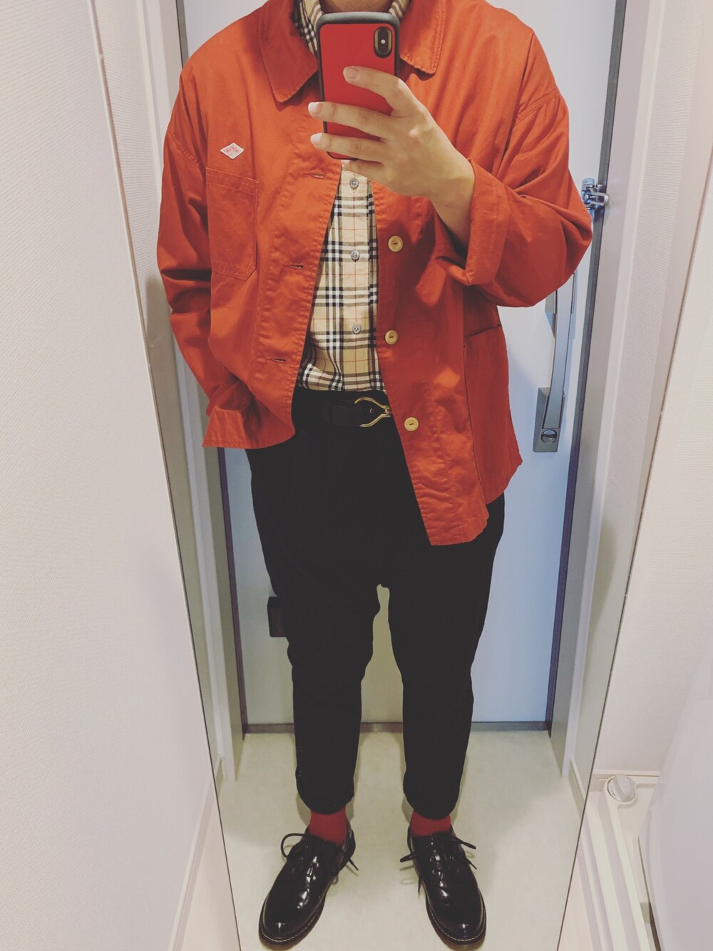「秋コーデ、おしゃれさんと繋がりたい、burberry、orslow、Tory Leather、オトナカジュアル、UNIQLO、Danton」｜「DANTONのカバーオールジャケット CDT MEN（カバーオール、レッド系）」を使った、KOUTAさん（メンズ・175cm）の秋コーディネートの1枚目の写真