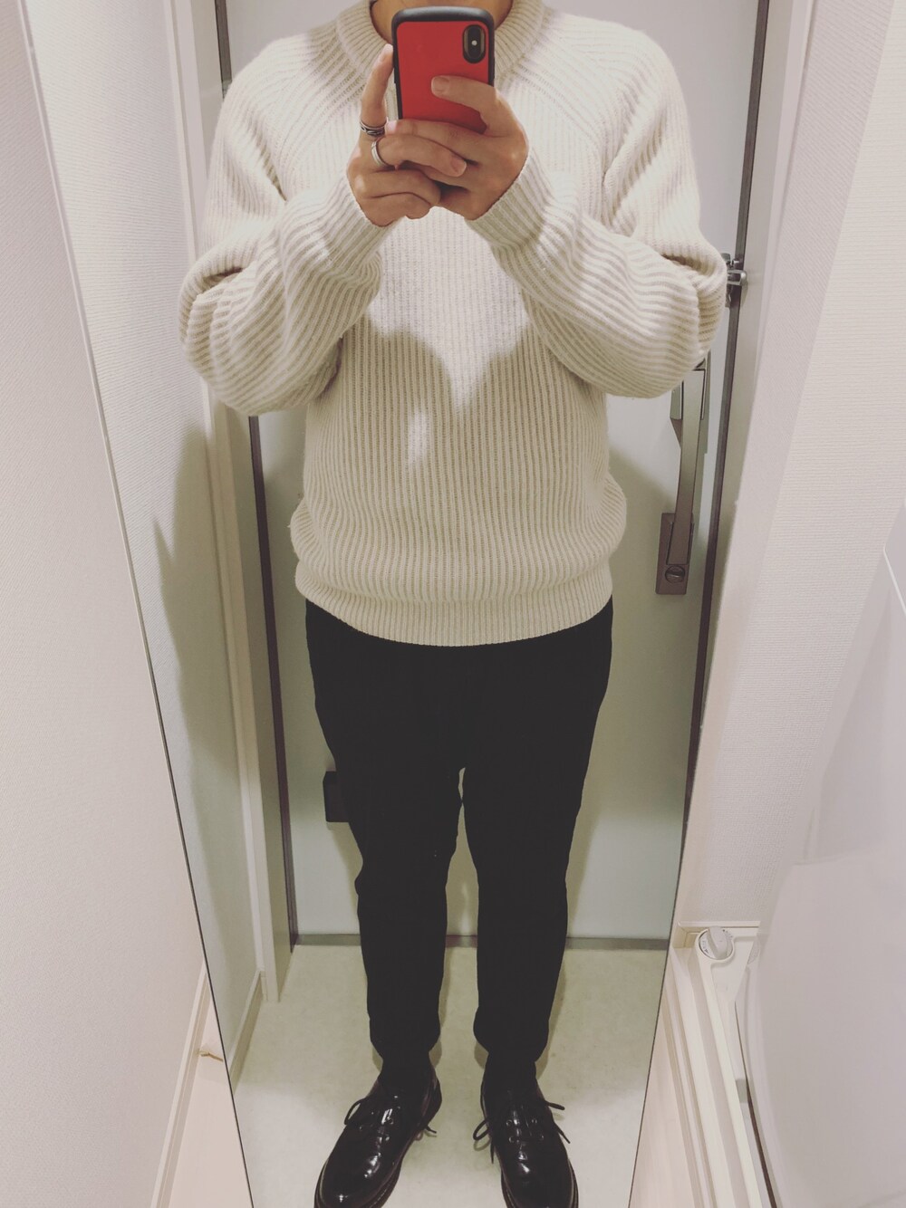 「秋のコーデ、お洒落さんとつながりたい、シンプルコーデ、UNIQLO U、UNIQLO、ビッグシルエット、シンプル」｜「UNIQLOのアイテム（ニット/セーター、ホワイト系）」を使った、KOUTAさん（メンズ・175cm）の秋コーディネートの1枚目の写真
