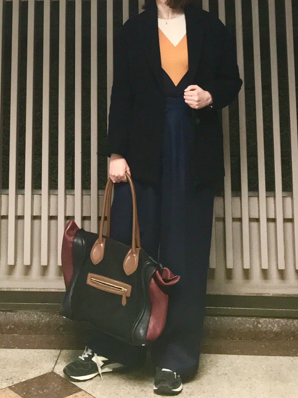 「きれいめカジュアル、きっちりスタイル、大人カジュアル、パンツスタイル、ふ召しもの、唯一無二、世界にひとつ、サスティナブル」｜「POST ELEGANTのアイテム（スラックス、ブルー系）」を使った、HONEY  LEMON  PIEさん（レディース・164cm）の春コーディネートの1枚目の写真