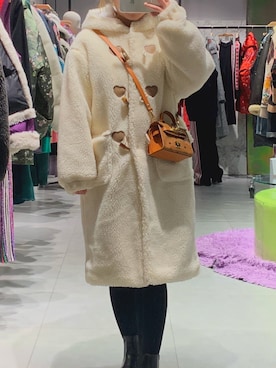 「MCM（エムシーエム）のアイテム（ショルダーバッグ、ブラウン系）」を使った、debbie1113さん（レディース）の冬コーディネート