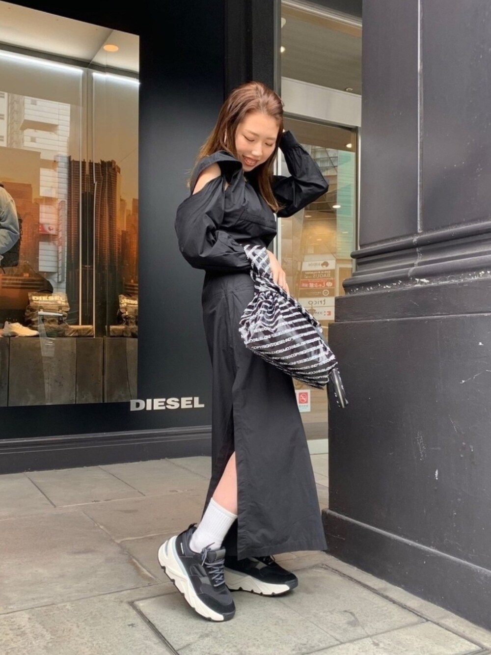 「Diesel、DIESEL OSAKA、ロングワンピース、シンプルコーデ」｜「DIESELのレディース　2WAYコットンマキシワンピース（ワンピース、ブラック系）」を使った、yuka haradaさん（レディース・155cm）の夏コーディネートの1枚目の写真