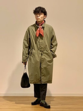 「MANUAL ALPHABET（マニュアル アルファベット）のアイテム（ステンカラーコート）」を使った、BEAMS LIGHTS Mensさん（メンズ・172cm）の冬コーディネート