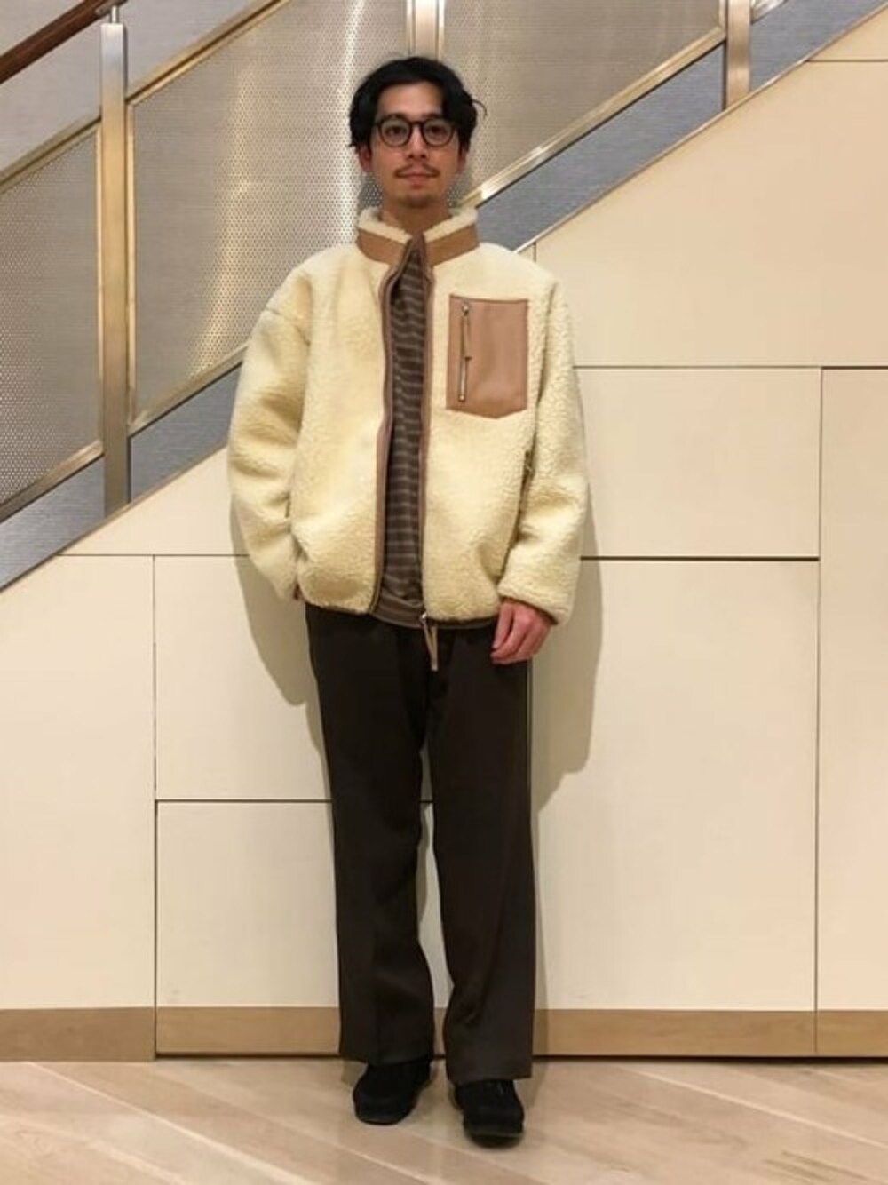「ボーダー、ボア、ブラウン、BEAMS LIGHTS、ボアジャケット、フレアパンツ、Wrangler、ボアブルゾン、ラグジュアル」｜「BEAMS LIGHTSのBEAMS LIGHTS / メランジトロツイル ワイドトラウザー（セットアップ、ブラウン系）」を使った、BEAMS LIGHTS Mensさん（メンズ・166cm）の秋コーディネートの1枚目の写真