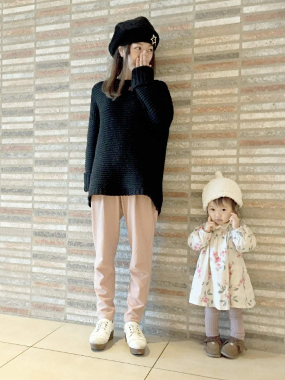 「キッズファッション、babygap、リンクコーデ、ピンク、2歳」｜「GAPのアイテム（ワンピース、ベージュ系）」を使った、papiさん（キッズ・70cm）の冬コーディネートの1枚目の写真