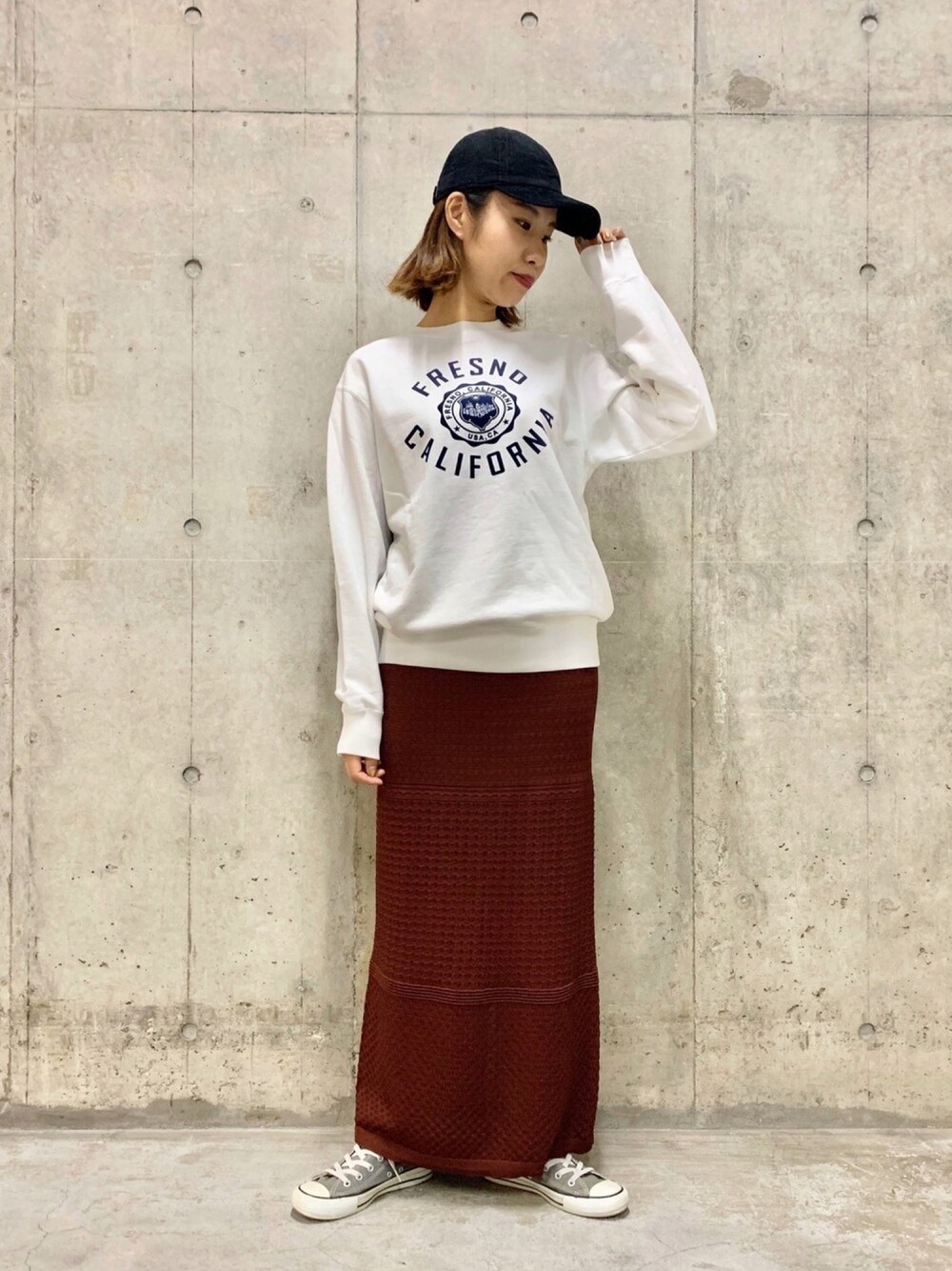 「Champion、タイトスカート、秋のコーデ、オトナカジュアル、おしゃれさんと繋がりたい、ママコーデ、ママファッション、レーススカート、スウェット」｜「URBAN RESEARCH Sonny Labelの透かし柄編みニットロングスカート（スカート、ブラウン系）」を使った、アサミさん（レディース・163cm）の秋コーディネートの1枚目の写真