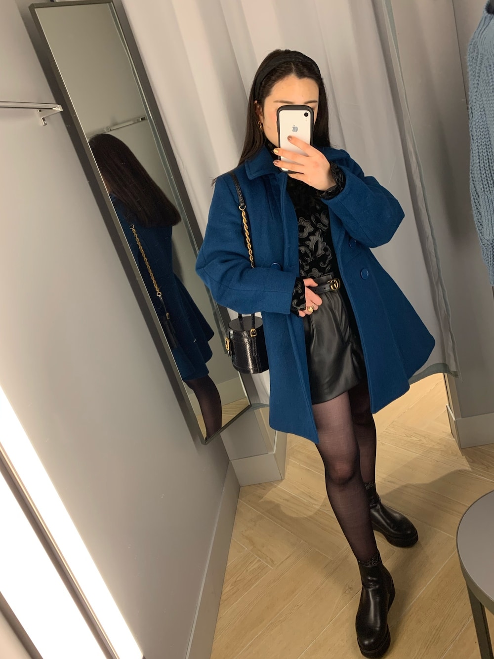 「おしゃれさんと繋がりたい、大人コーデ、ブーツ、冬コーデ、コート、ZARA、SLY、ブラック、シンプル、低身長コーデ」｜「SLYのBIG COLLAR FLARE COAT（ピーコート、ブルー系）」を使った、MIREIさん（レディース・152cm）の冬コーディネートの1枚目の写真