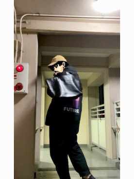 「MYne（マイン）のアイテム（トップス）」を使った、フェイさん（メンズ・178cm）の秋コーディネート