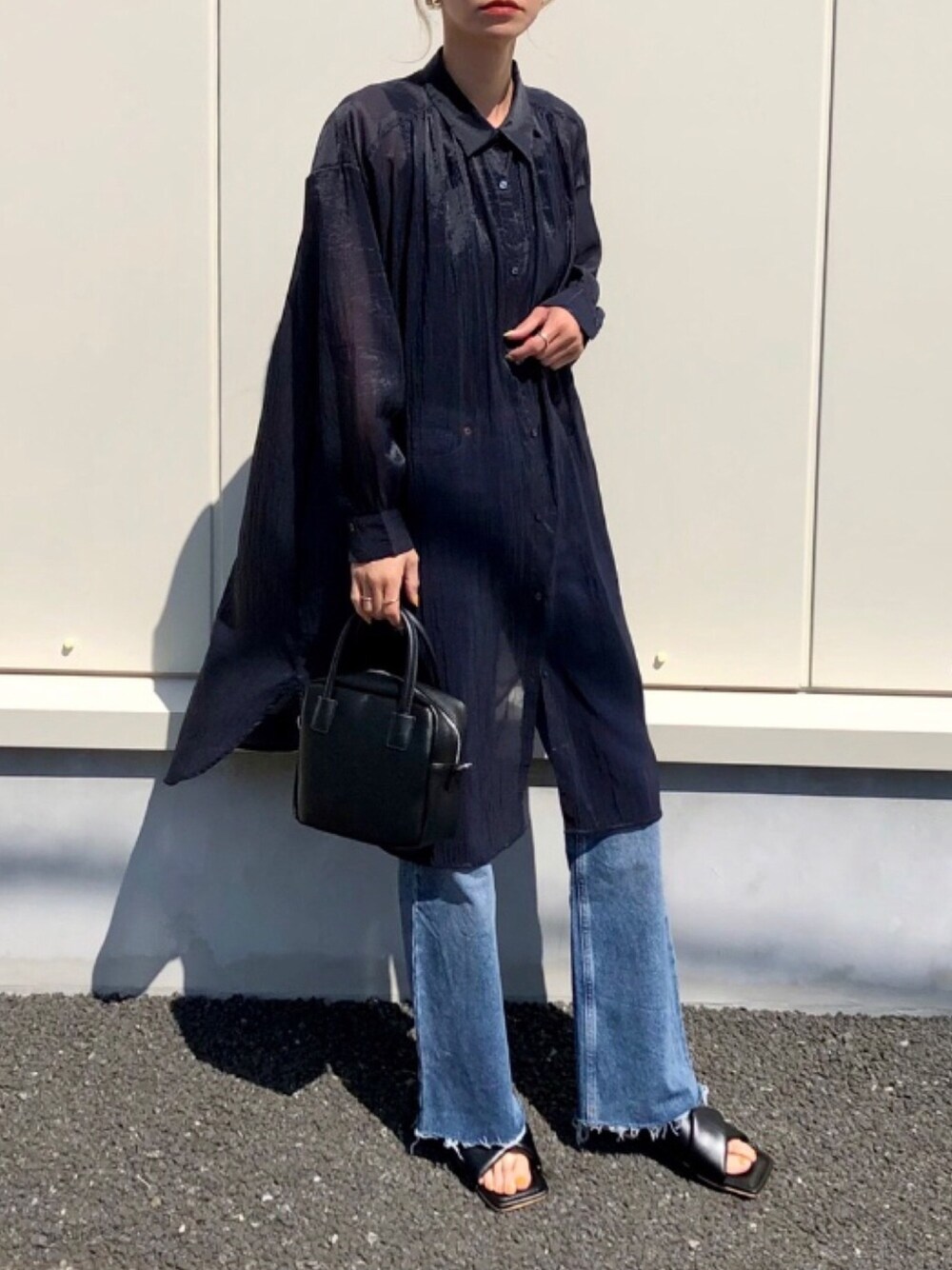 「プチプラ、フレアパンツ、シースルー、シアーシャツ、ママコーデ、いいね、save、フォローお願いします🤑、大人カジュアル、春夏コーデ、高身長女子、きれいめカジュアル」｜「GUのアイテム（シャツワンピース、ブラック系）」を使った、asammyさん（レディース・170cm）の春コーディネートの1枚目の写真
