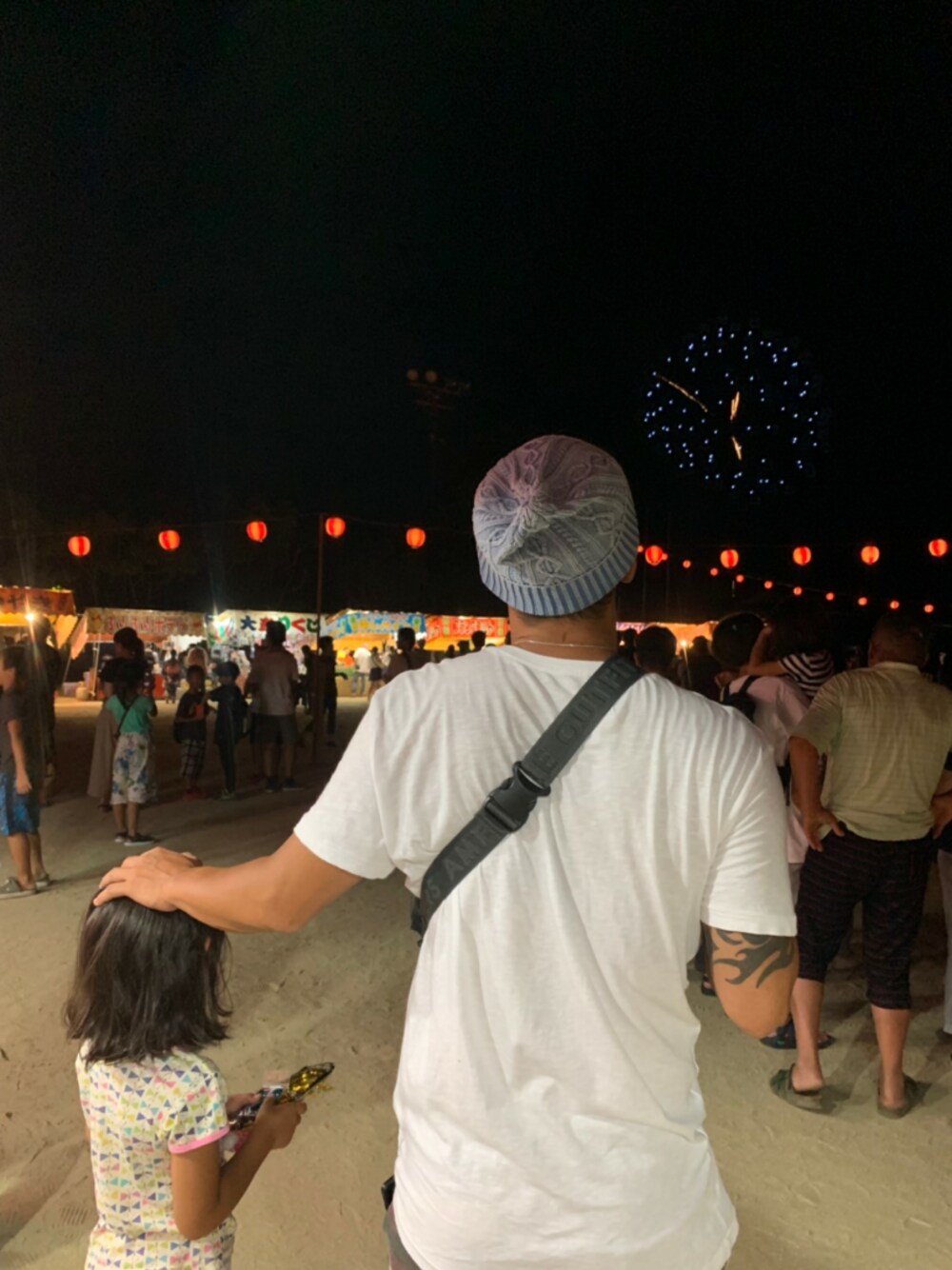 「BAYFLOWのアイテム（ニットキャップ/ビーニー、ブルー系）」を使った、😸にゃおき😸さん（メンズ・170cm）の夏コーディネートの1枚目の写真