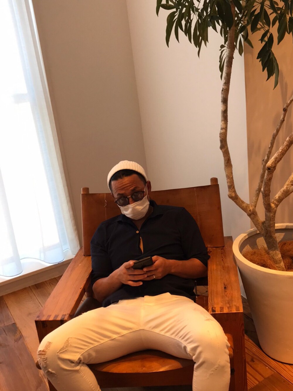 「BAYFLOWのアイテム（ニットキャップ/ビーニー、ホワイト系）」を使った、😸にゃおき😸さん（メンズ・170cm）の夏コーディネートの1枚目の写真