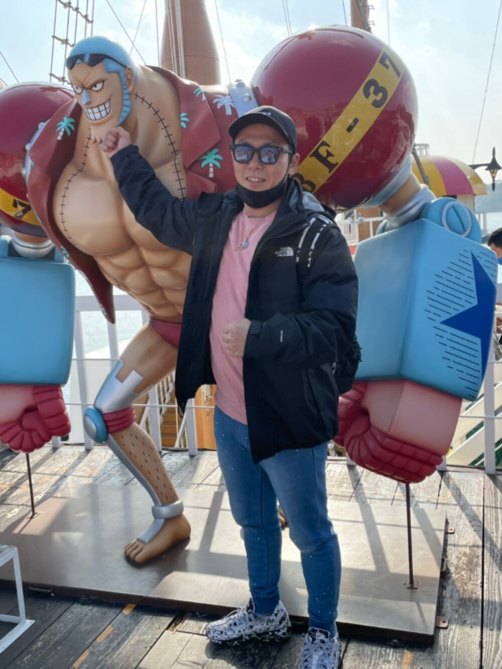 「NIKEのアイテム（スニーカー、ホワイト系）」を使った、😸にゃおき😸さん（メンズ・170cm）の冬コーディネートの1枚目の写真