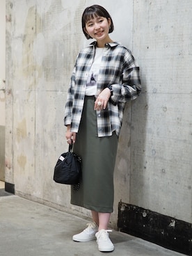 「UNIVERSAL OVERALL（ユニバーサルオーバーオール）のアイテム（バッグ）」を使った、B:MING by BEAMS WOMENさん（レディース・157cm）の秋コーディネート