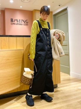 「ケーブルニット」｜「アイテム（ジャンパースカート）」を使った、B:MING by BEAMS WOMENさん（レディース・158cm）の秋コーディネート